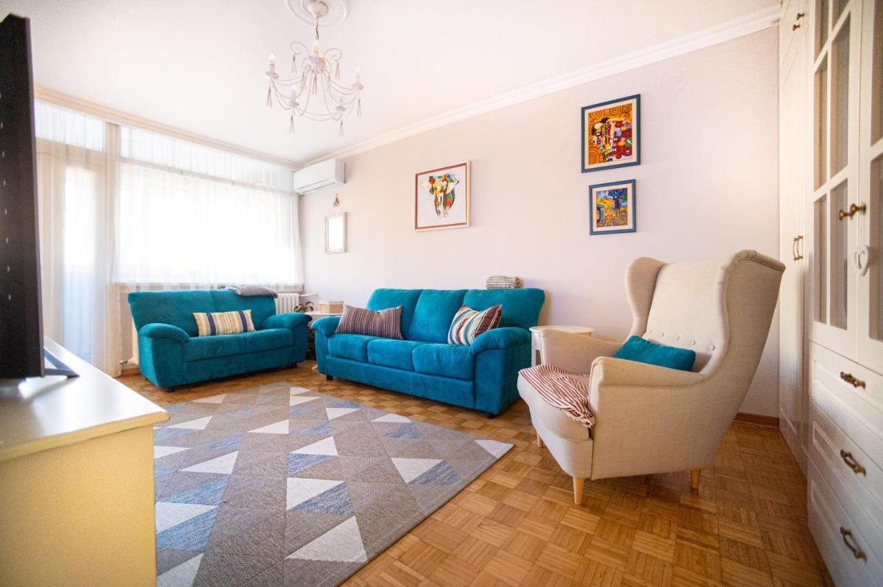 Sava Centar 1-Bedroom Apartments In The Heart Of New 베오그라드 외부 사진